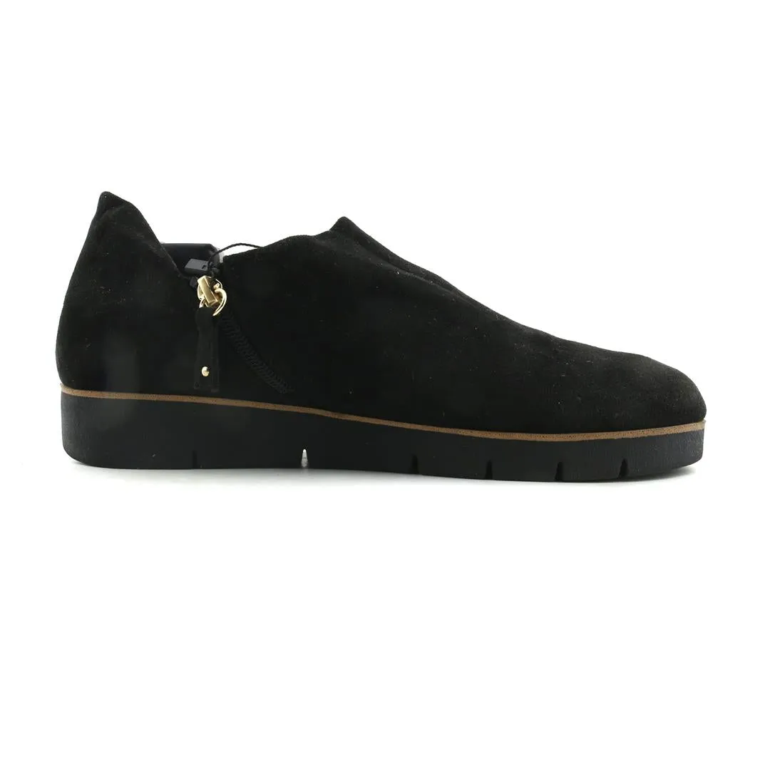 Toe Box Casual Shoes DR SCHOLLS .