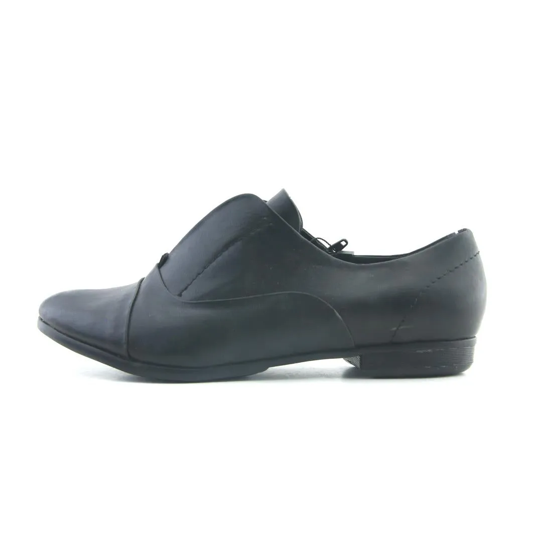 BARE TRAPS VIKIE Types Of Business Casual Shoes
