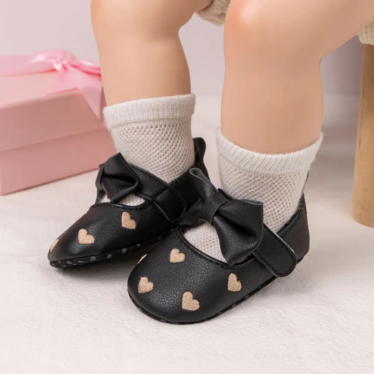 Black w/gold heart infant shoes with Velcro. HMZ1615B Asics Gel Ds Trainer 24 Running Shoes