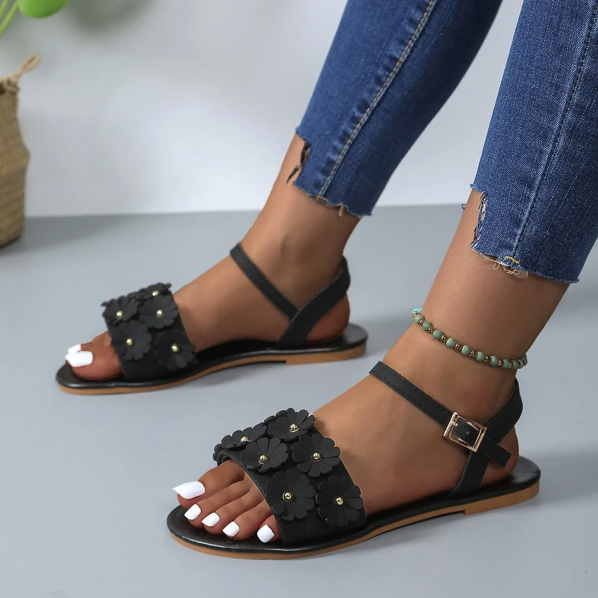 Retro Flowers Sandals Summer Casual Versatile Round Toe Buckle Flat Beach Shoes For Women New Roman Shoes Convertible Shoes Flats To Heels