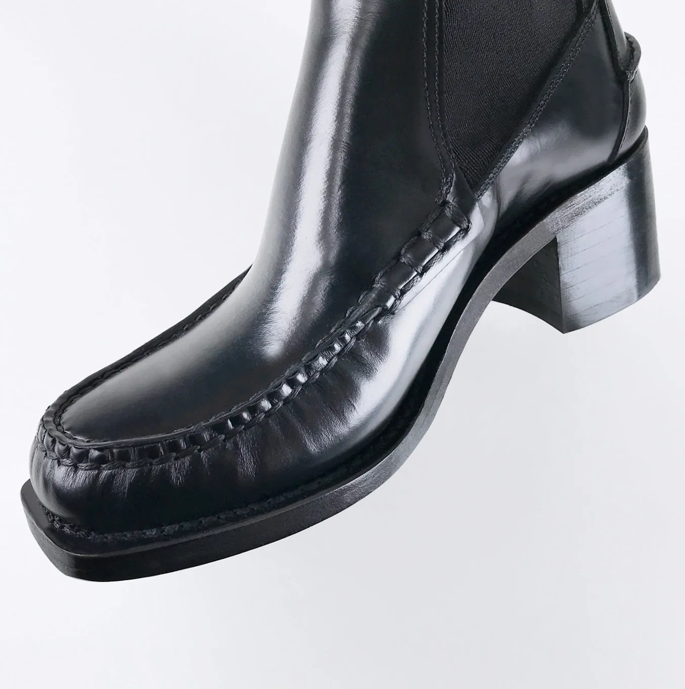 ALDA HEELED Adidas Exhibit Select Basketball Shoes