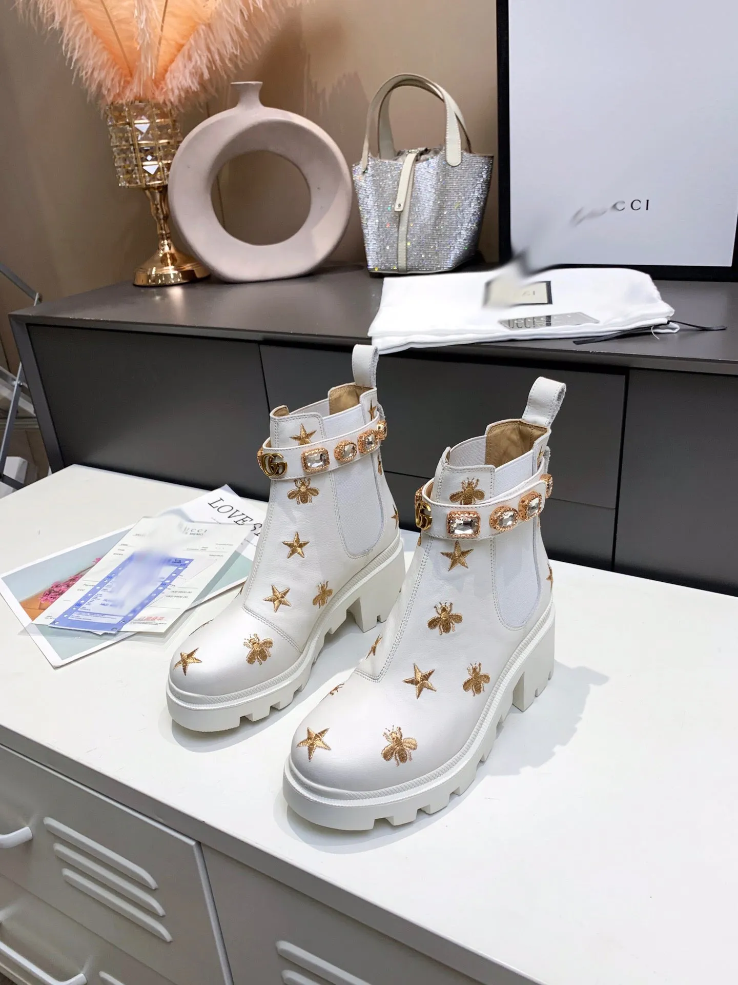 Adidas D.o.n. Issue SE642  Size 4-11