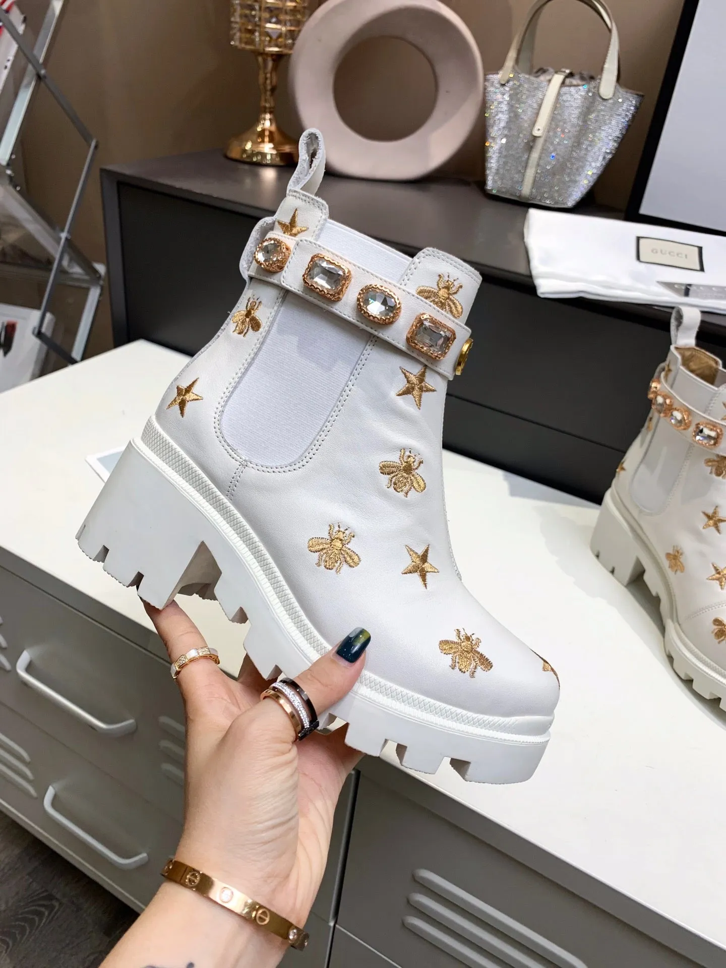 Adidas Shoes For Walking SE642  Size 4-11