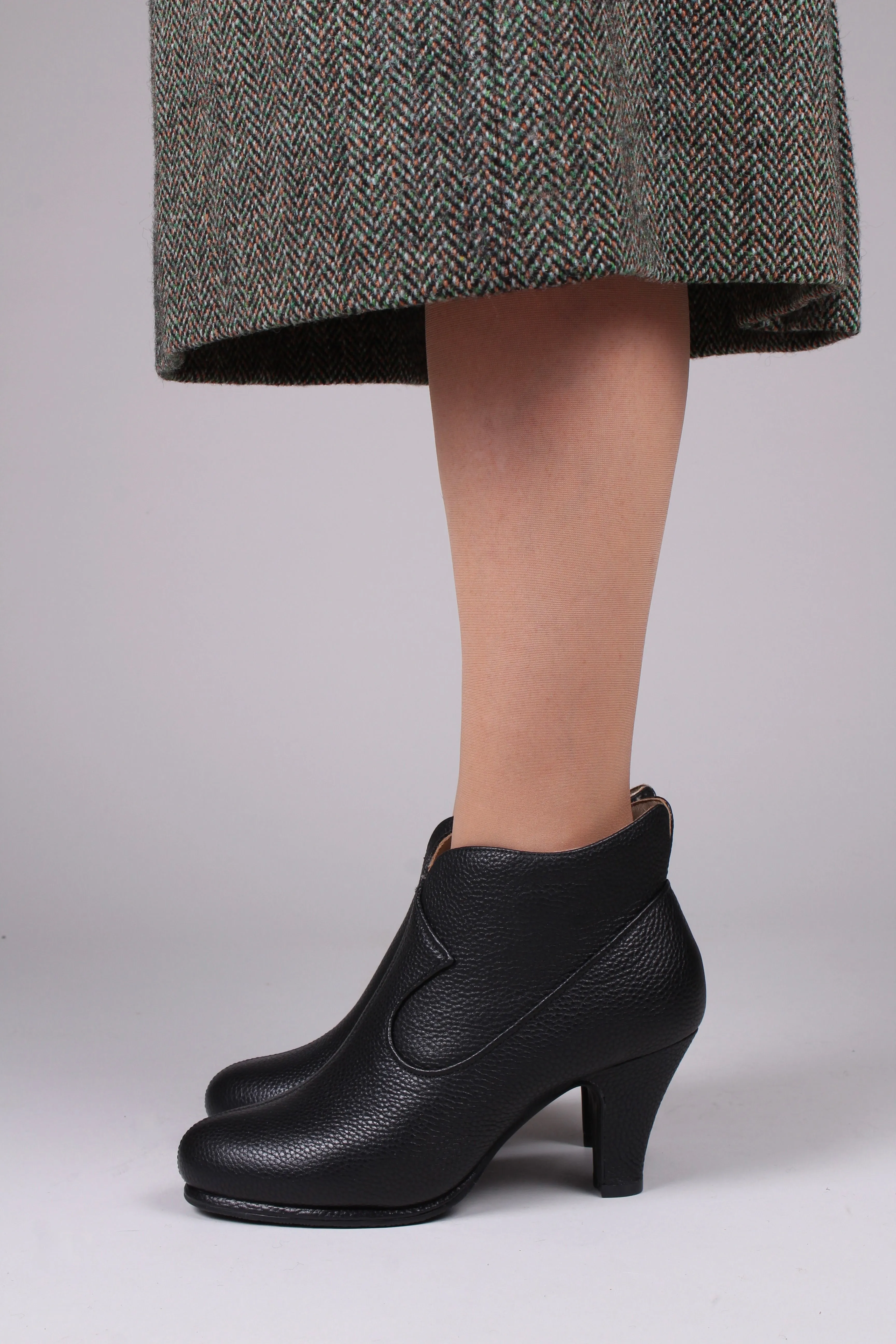 1950s style high heel ankle boots with woolen lining - Black - Laura Adidas Ny 90 Shoes