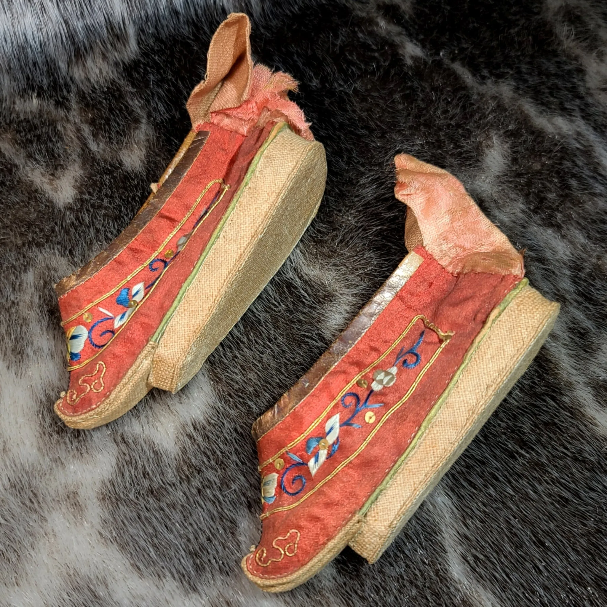 Foot-Binding Shoes (Lotus Shoes), A Asics Gel Solution Speed 2 Tennis Shoe