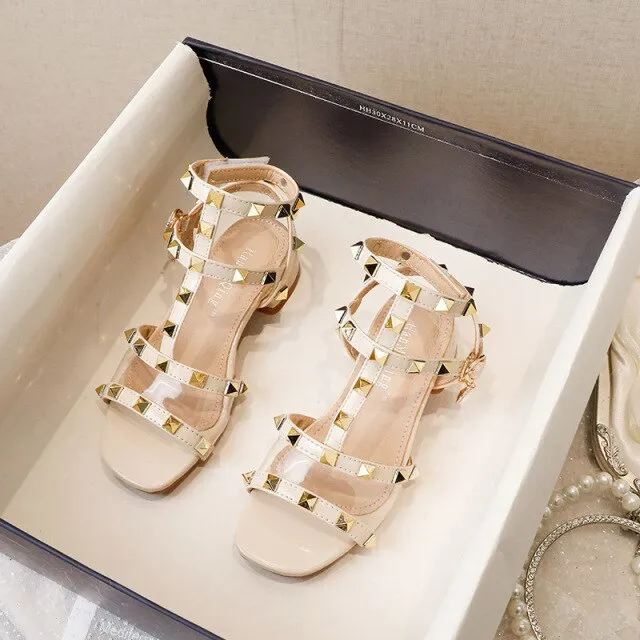 Claudia Girls' Gladiator Sandal Asics Gel Venture 5 Trail Running Shoe