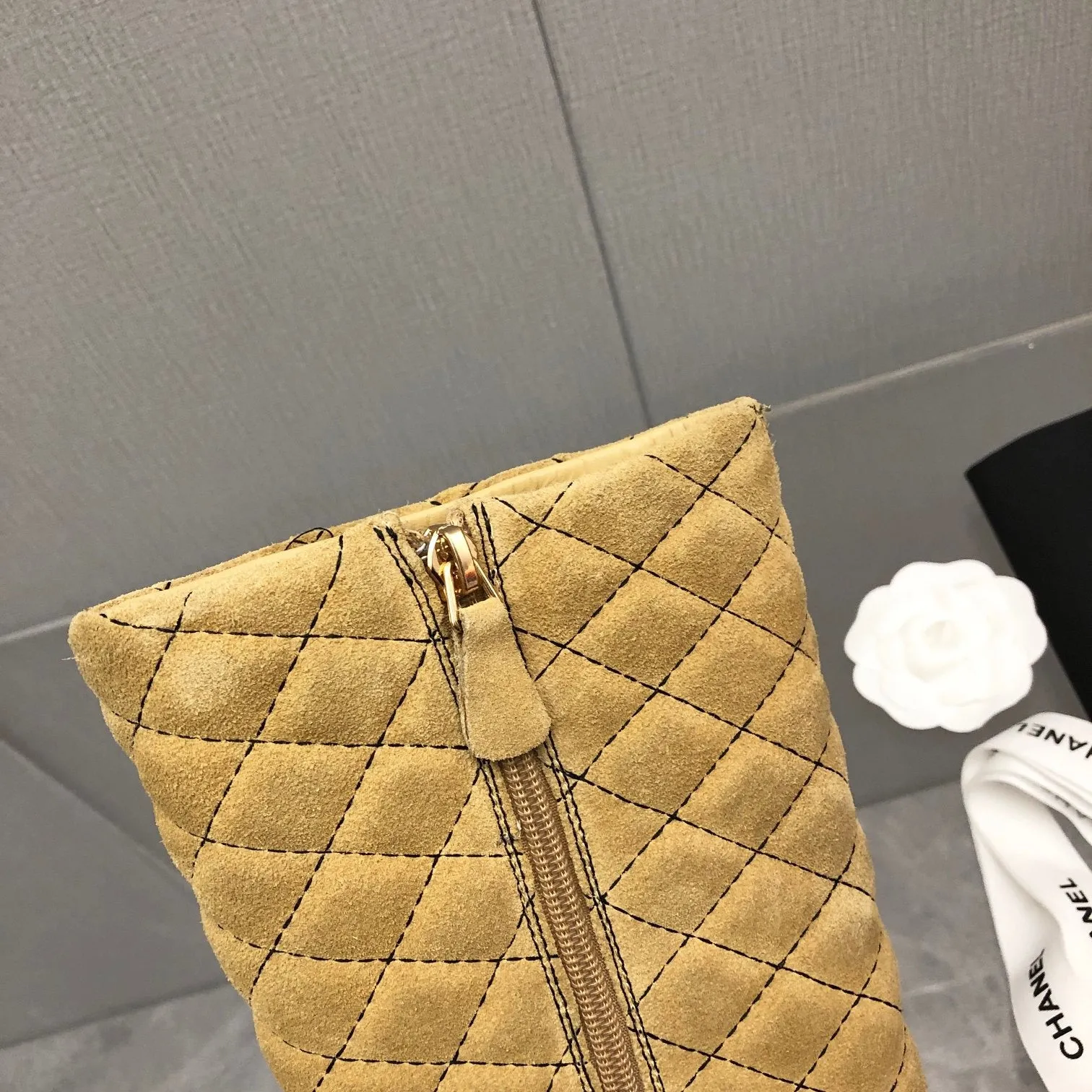 Slides Shoes Adidas SE711  Size 5-9   Heels:4.5cm Material: Cowhide/Sude Lining: Sheepskin Sole: Rubber