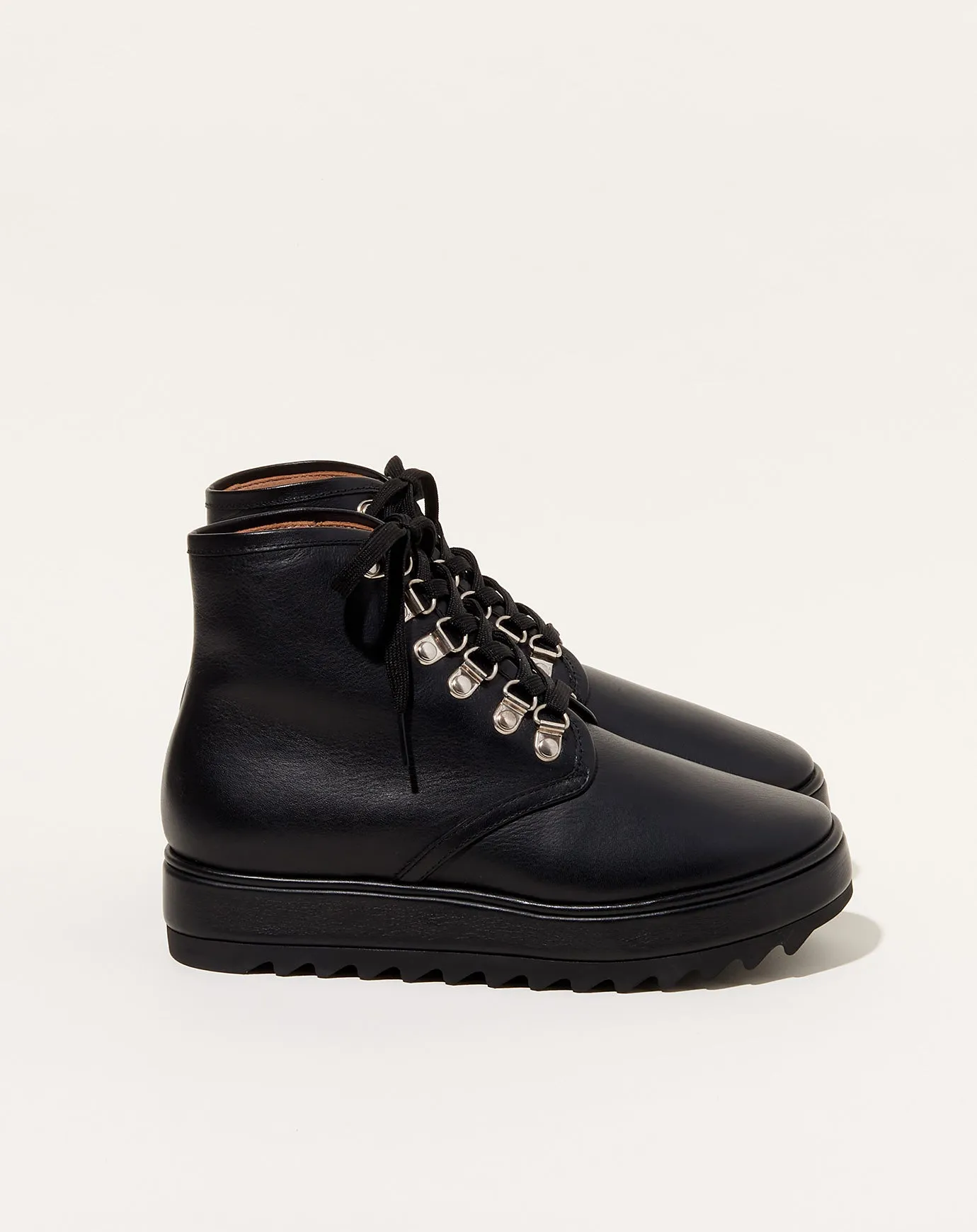 Adidas Wide Court Shoes Hiker in Black