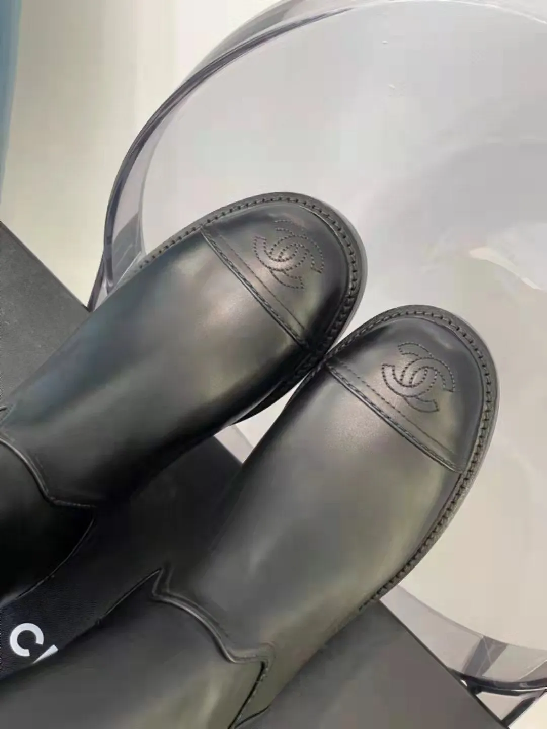 Best Adidas Tennis Shoe SE673  Size 4-11