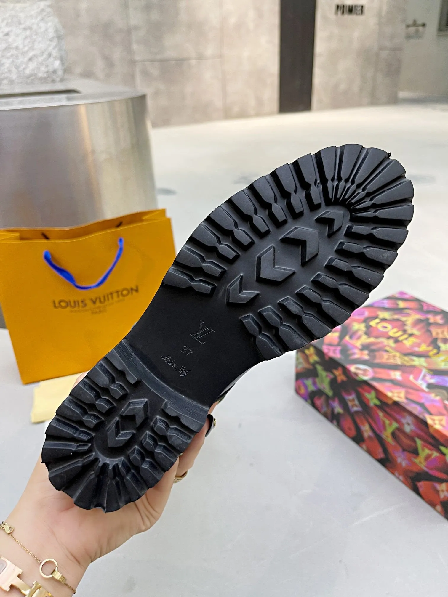 SE689  Size 5-11 Embroidered Adidas Shoes