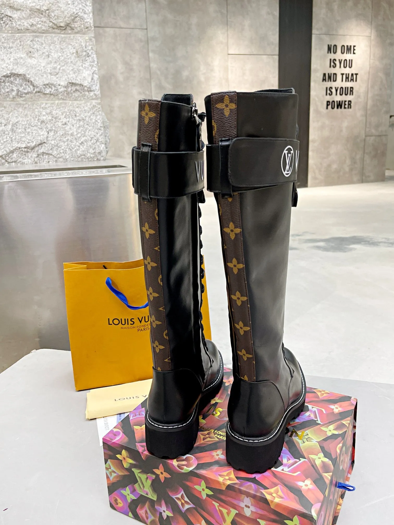 Jean Adidas Shoes SE689  Size 5-11