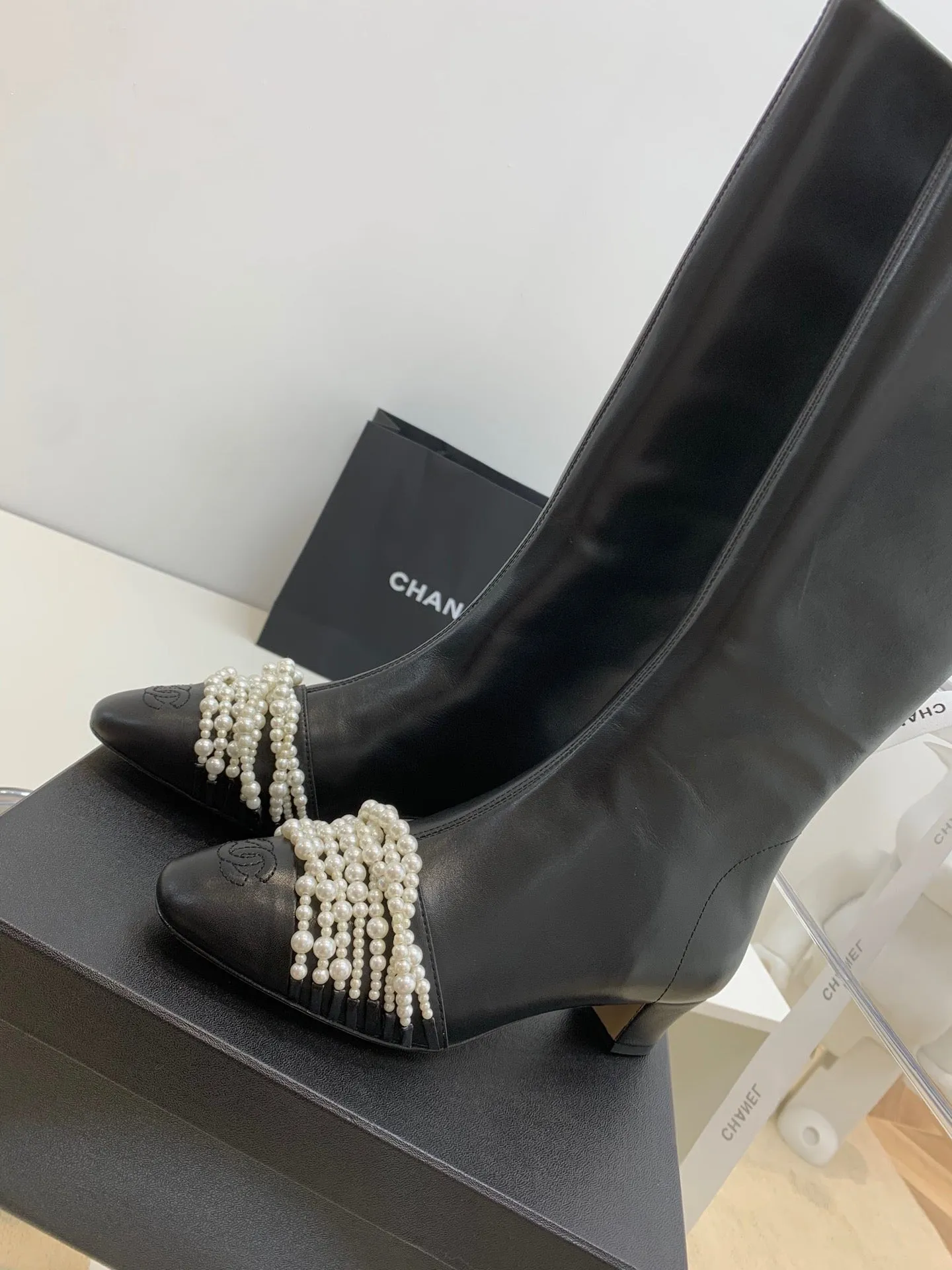 Ku Adidas Shoes SE705  Size 5-9   Heels:4cm Shaft measures approximately 14.6 from arch Material: Cowhide  Lining: Sheepskin Sole: Italian leather