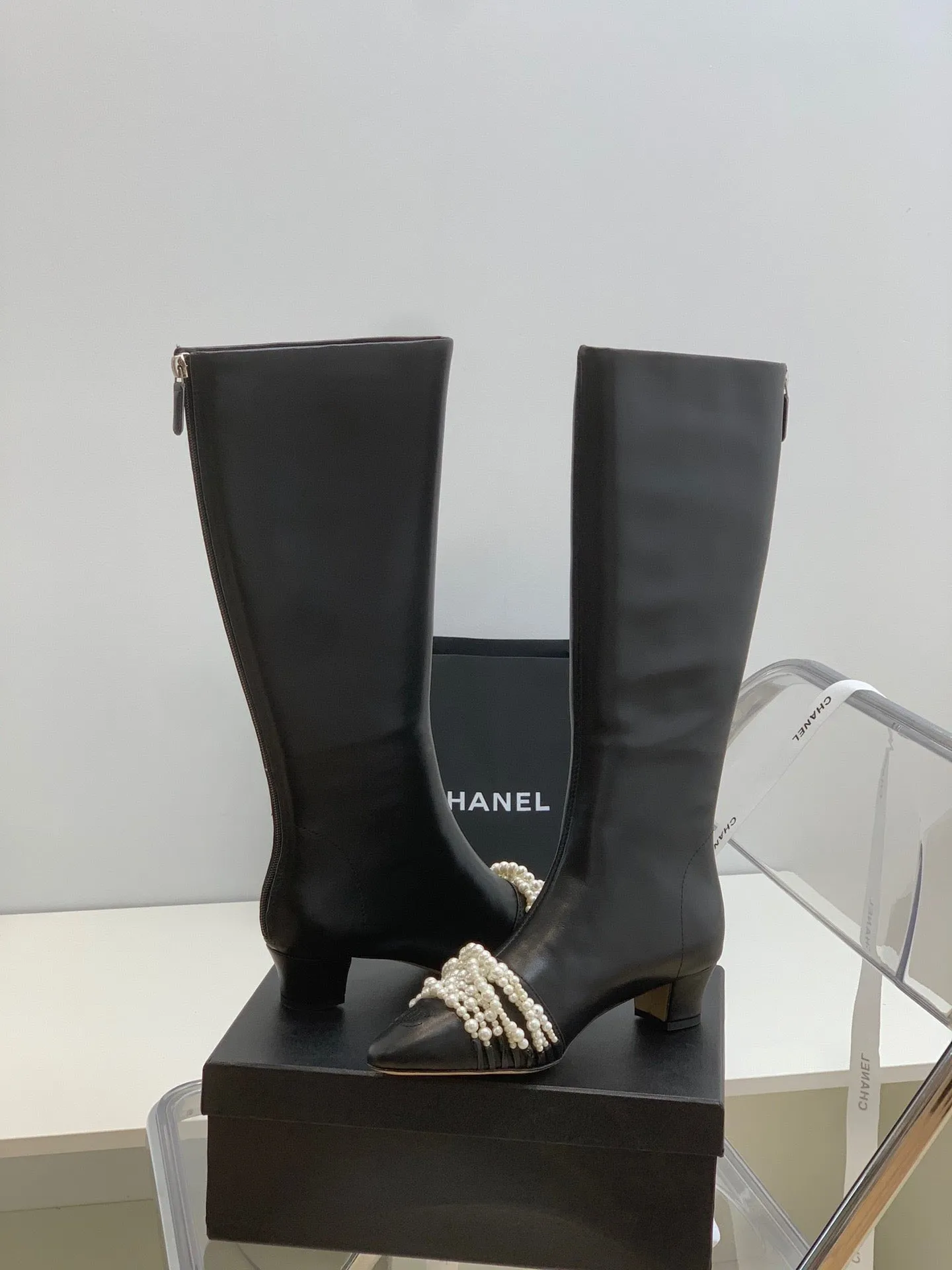 SE705  Size 5-9   Heels:4cm Shaft measures approximately 14.6 from arch Material: Cowhide  Lining: Sheepskin Sole: Italian leather Gazelle Bold Shoes