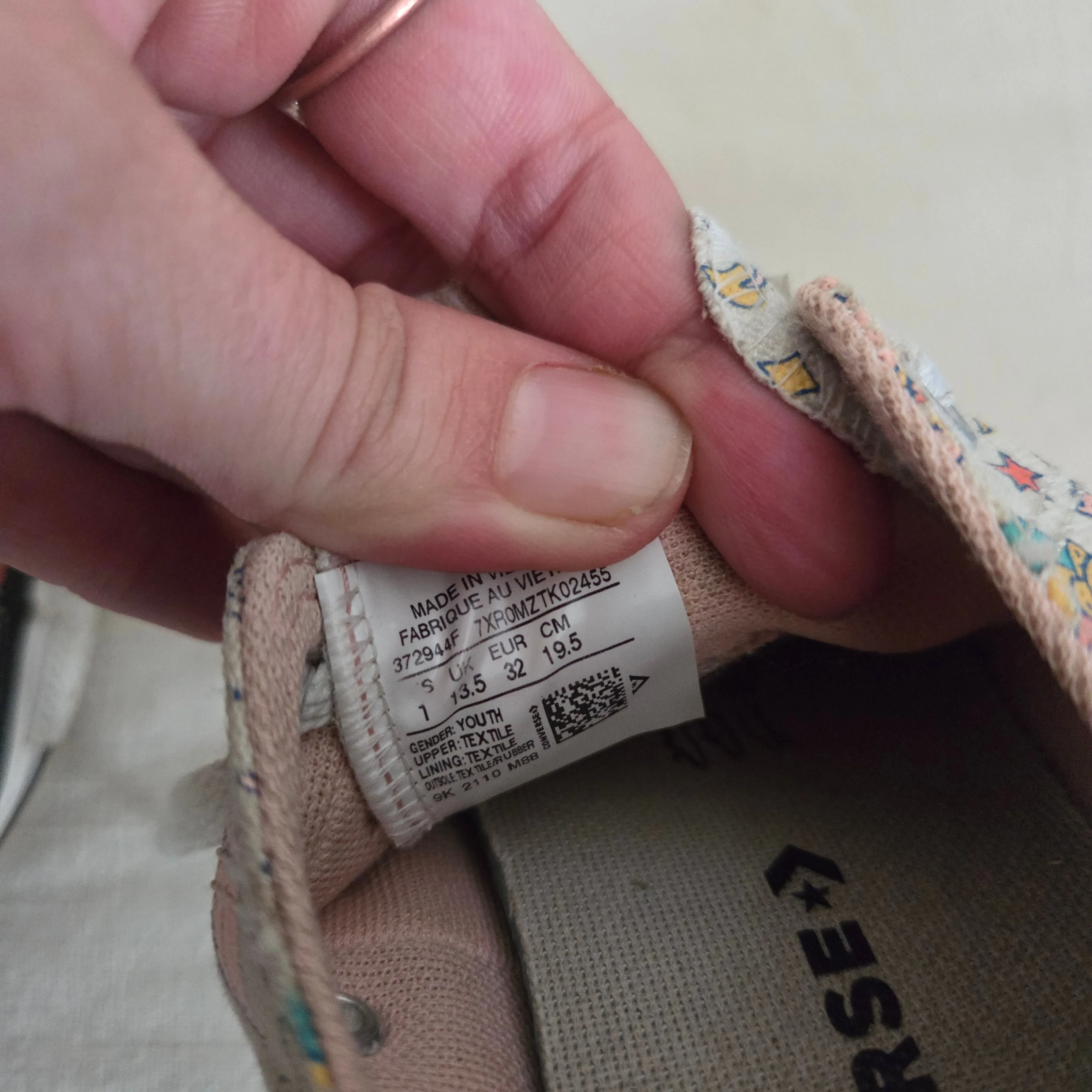 Converse Rainbow Castles Low-top Shoes kids 1 Asics Shoes Paris