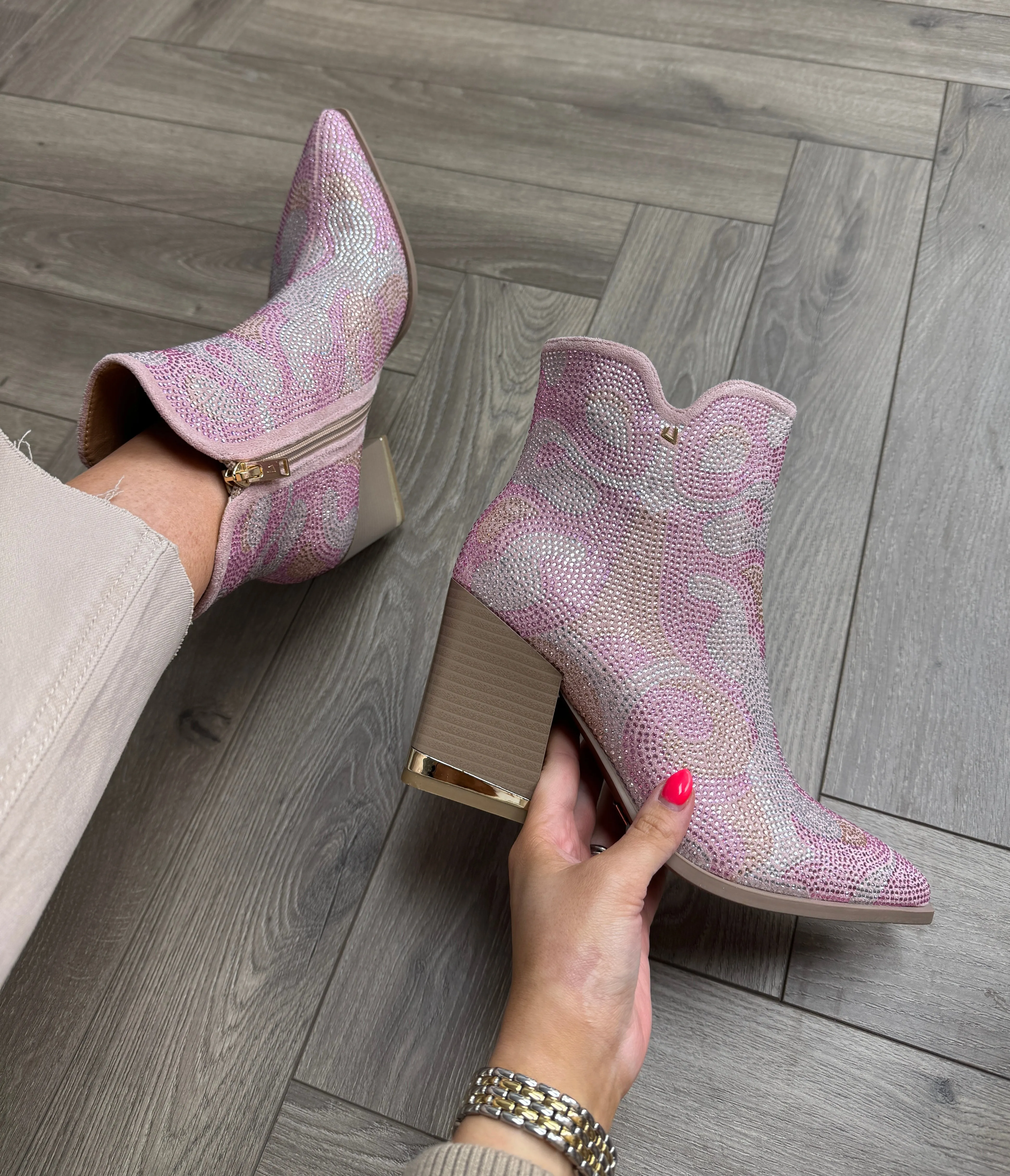 Adidas Platform Shoes Gazelle Una Healy (U19) The Last Chord Diamant Cowboy Boot - Razzmattazz