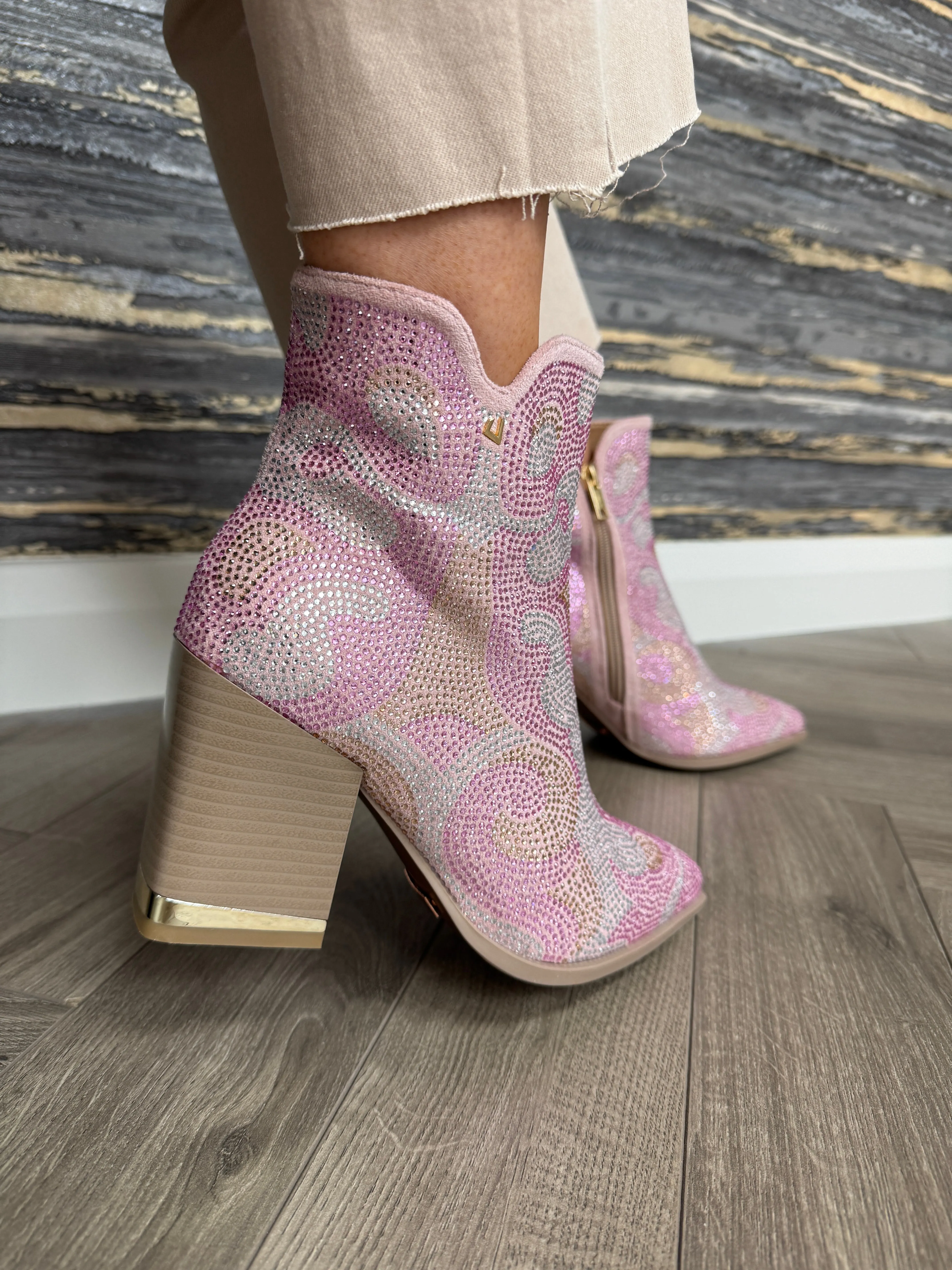 Una Healy (U19) The Last Chord Diamant Cowboy Boot - Razzmattazz Adidas Seeley Shoes