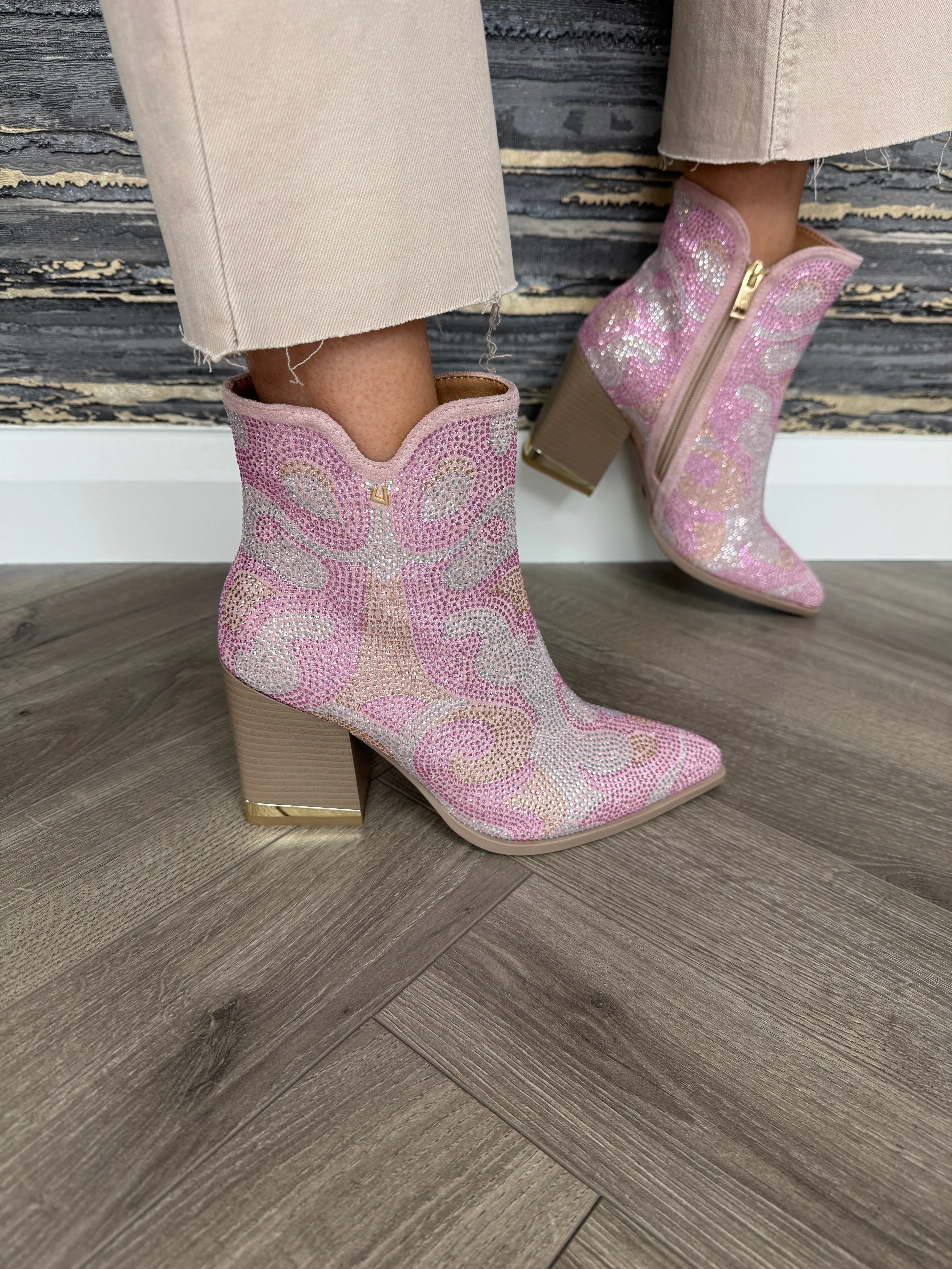 Una Healy (U19) The Last Chord Diamant Cowboy Boot - Razzmattazz Best Training Shoes Adidas