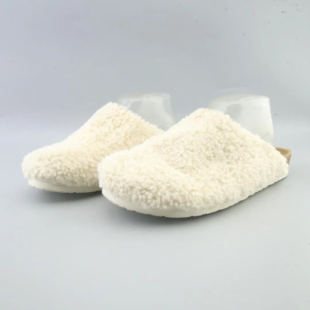 Casual Shoes Red UNIVERSAL THREAD .