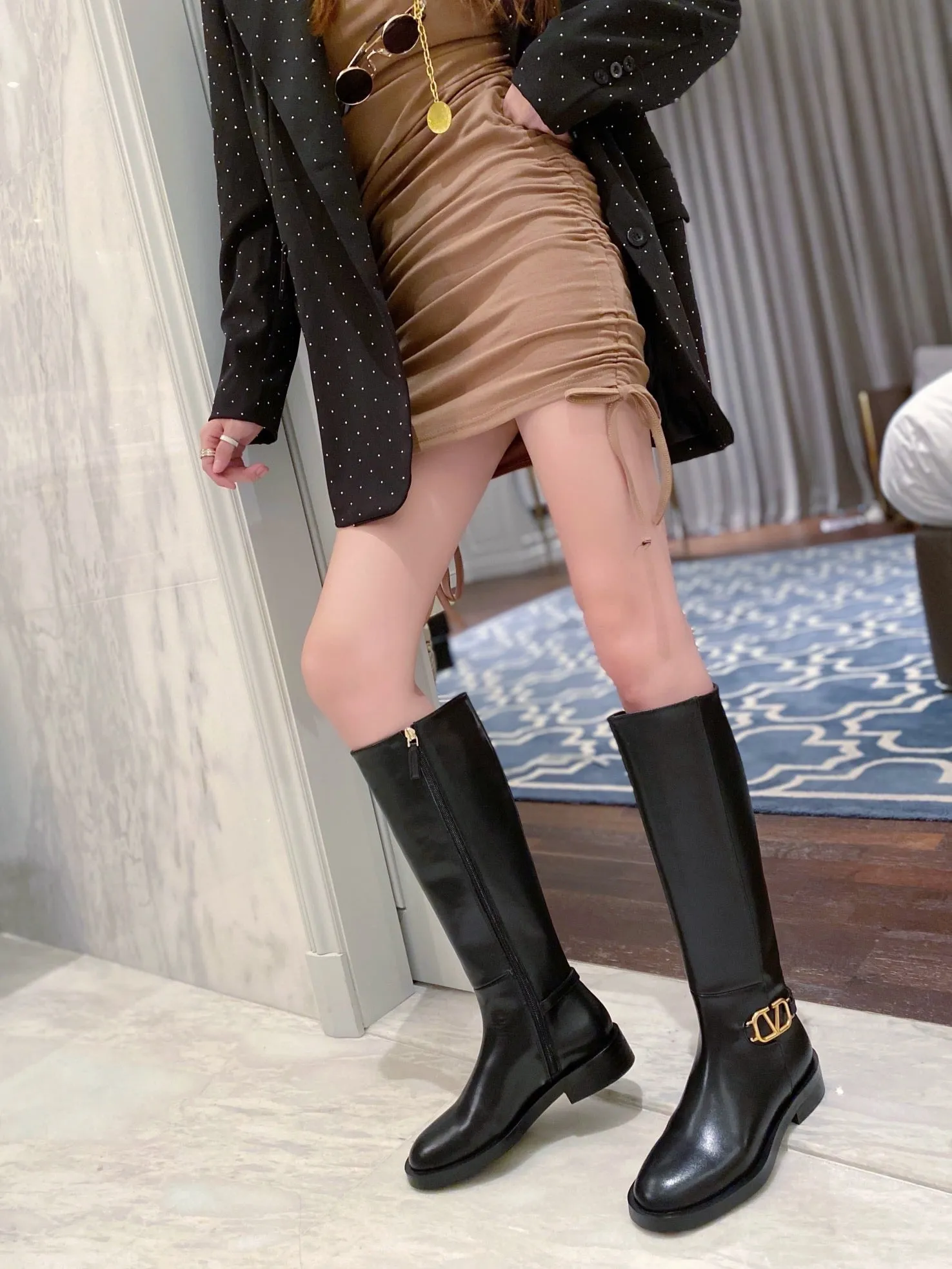 Youth Shoes Adidas SE774  Size4-11   Material: Cowhide  Lining: Sheep skin Sole: Rubber