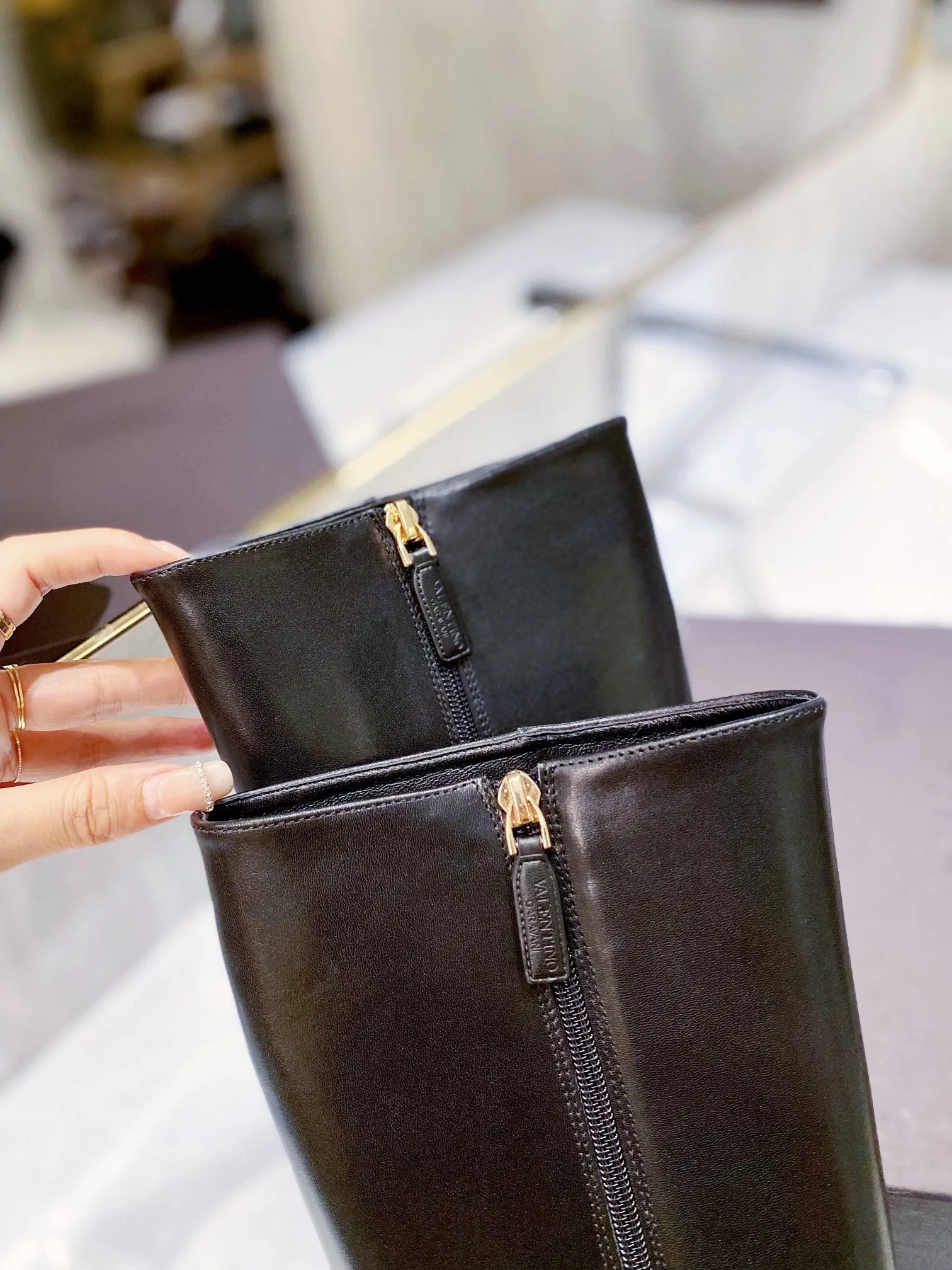 Adidas Anthony Edwards 1 Basketball Shoes SE774  Size4-11   Material: Cowhide  Lining: Sheep skin Sole: Rubber