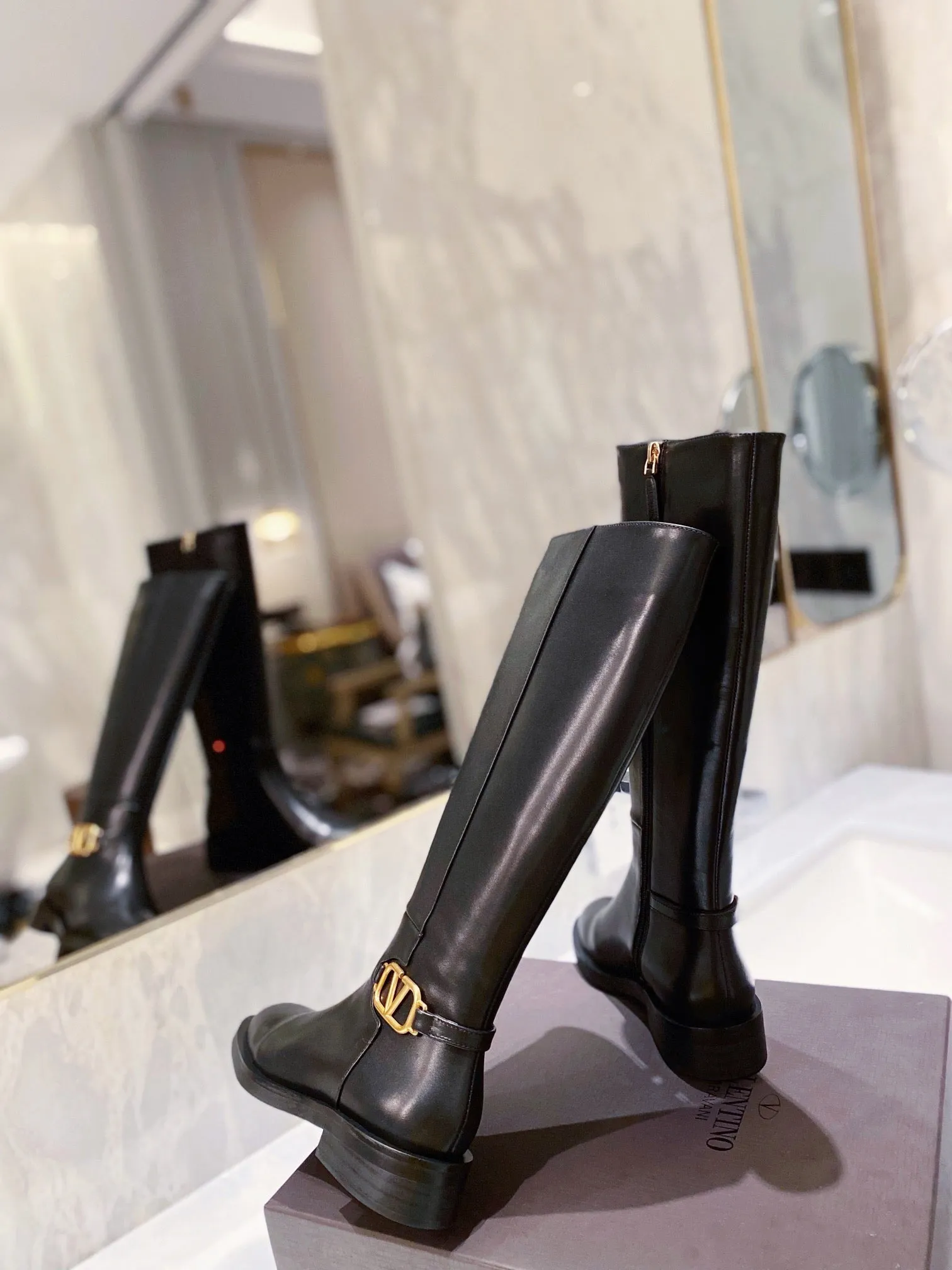 Adidas For Tennis Shoes SE774  Size4-11   Material: Cowhide  Lining: Sheep skin Sole: Rubber