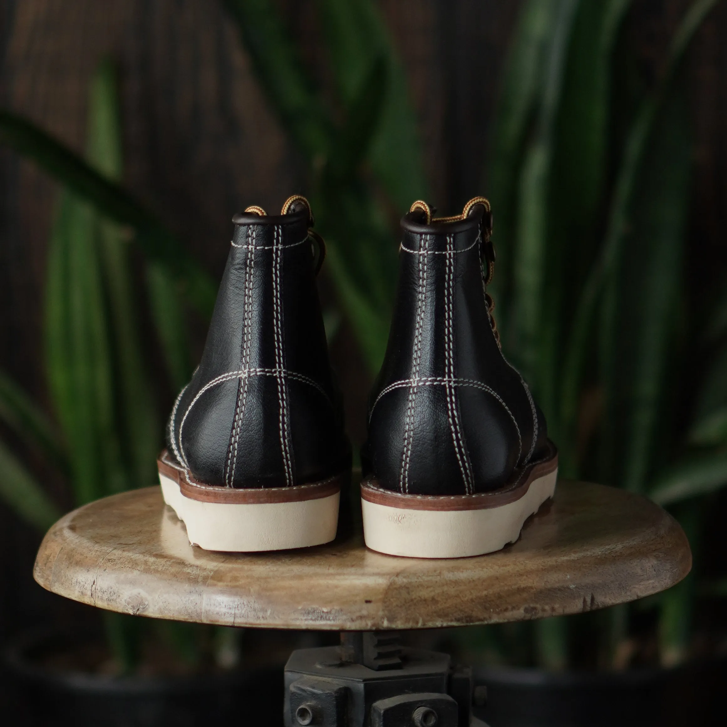 Super Comfortable Work Boots Women Moc-Toe Leather Boots (Raven Black) Goodyear Welted