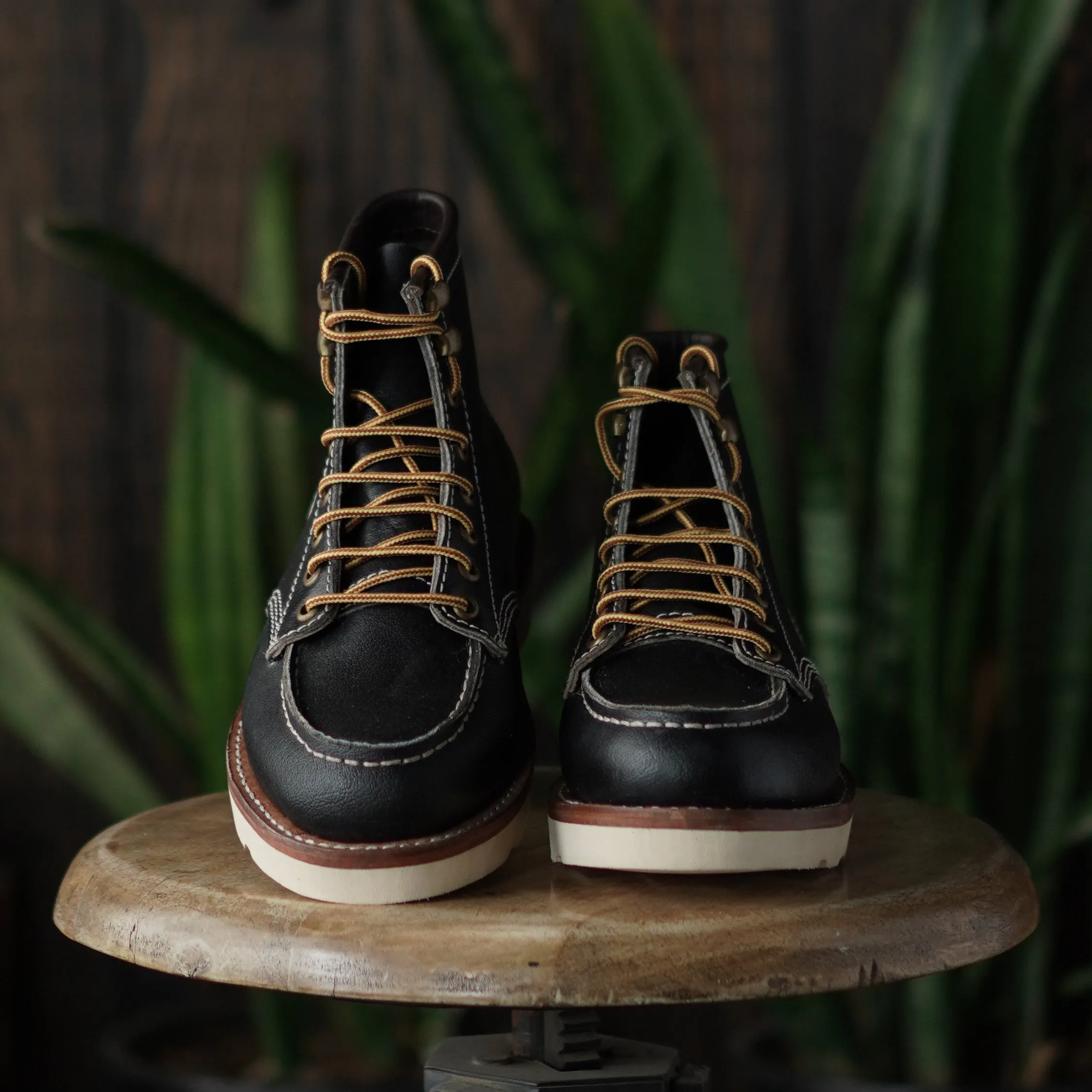 Women Moc-Toe Leather Boots (Raven Black) Goodyear Welted Work Boots For Electricians