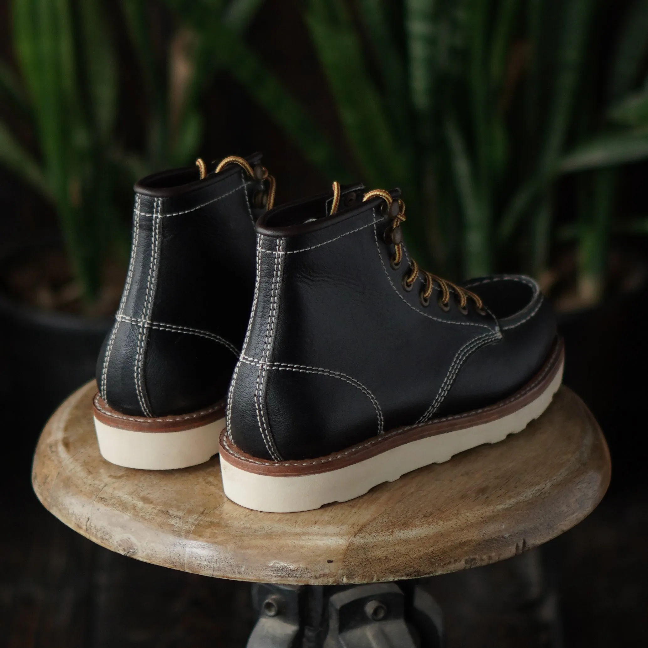 Best Work Boots For Working On Concrete Women Moc-Toe Leather Boots (Raven Black) Goodyear Welted