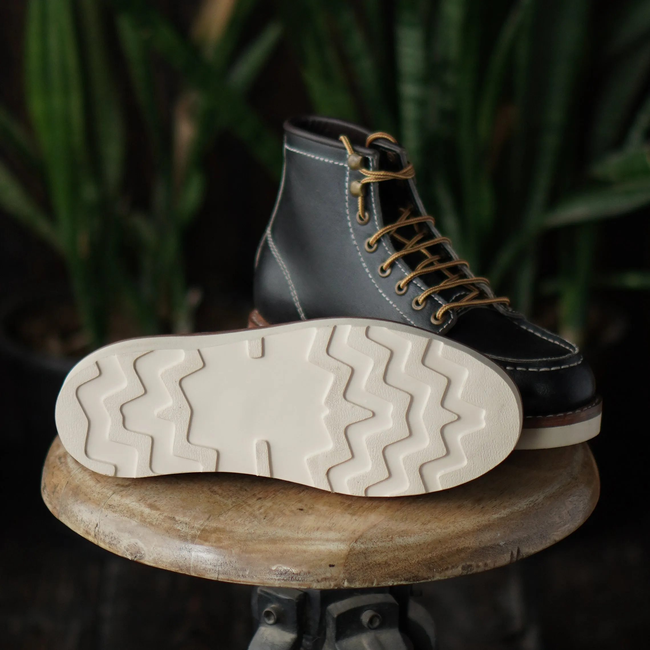 Women Moc-Toe Leather Boots (Raven Black) Goodyear Welted Insulated Work Boots For Cold Weather